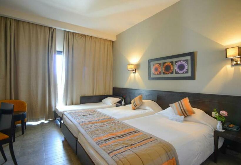 标准三人间, Nozha Beach Resort & Spa