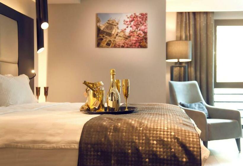 Quarto Classe Business, Hisar Hotel