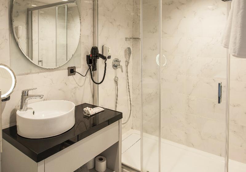 Quarto Triplo Estandar, Hisar Hotel