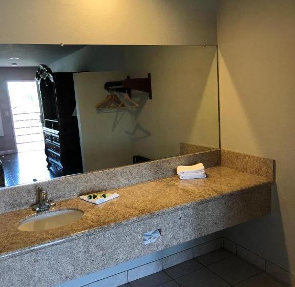 اتاق استاندارد با تخت بزرگ, Alamo Inn And Suites  Convention Center