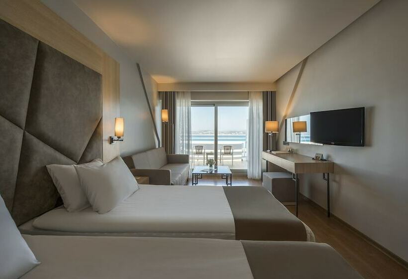 اتاق لوکس با چشم‌انداز دریا, Altin Yunus Hotel & Spa çeşme