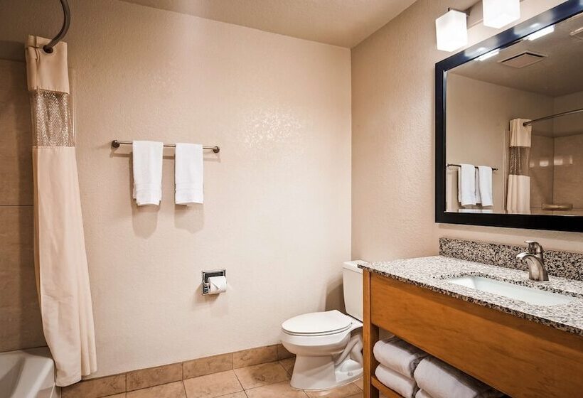 발코니가 있는 스위트, Best Western Plus Executive Inn & Suites