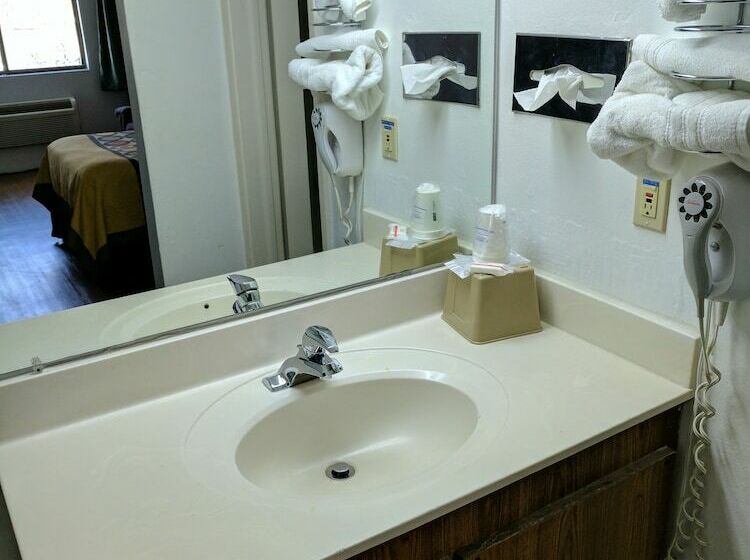 Номер Deluxe, Sprucewood Inn