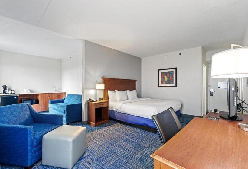 سوئیت با تخت بزرگ, Allentown Park Hotel, Ascend Hotel Collection