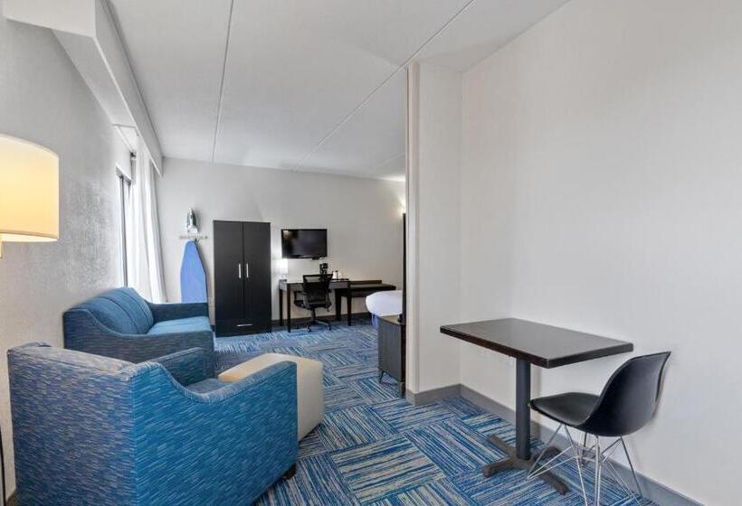 سوئیت با تخت بزرگ, Allentown Park Hotel, Ascend Hotel Collection