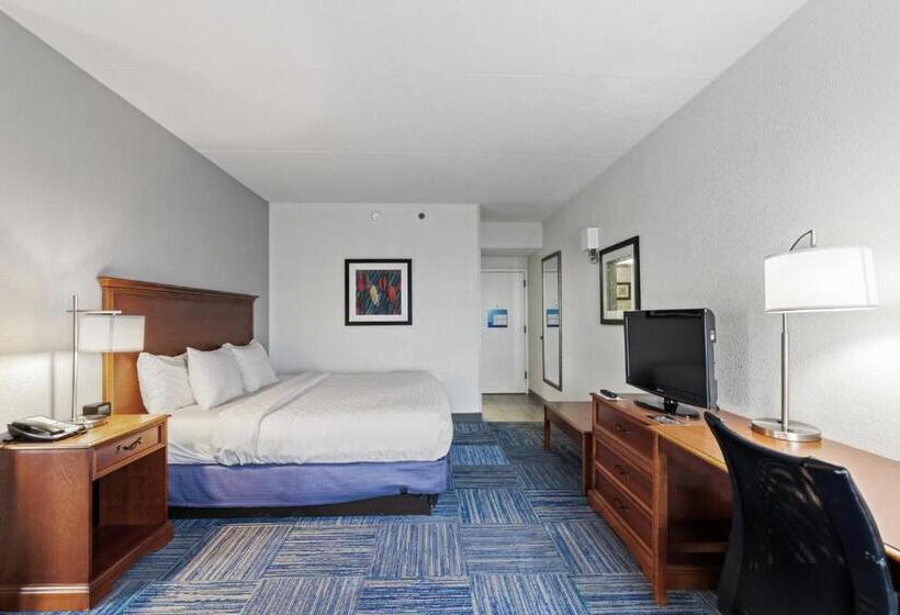 اتاق سوپریور با تخت بزرگ, Allentown Park Hotel, Ascend Hotel Collection