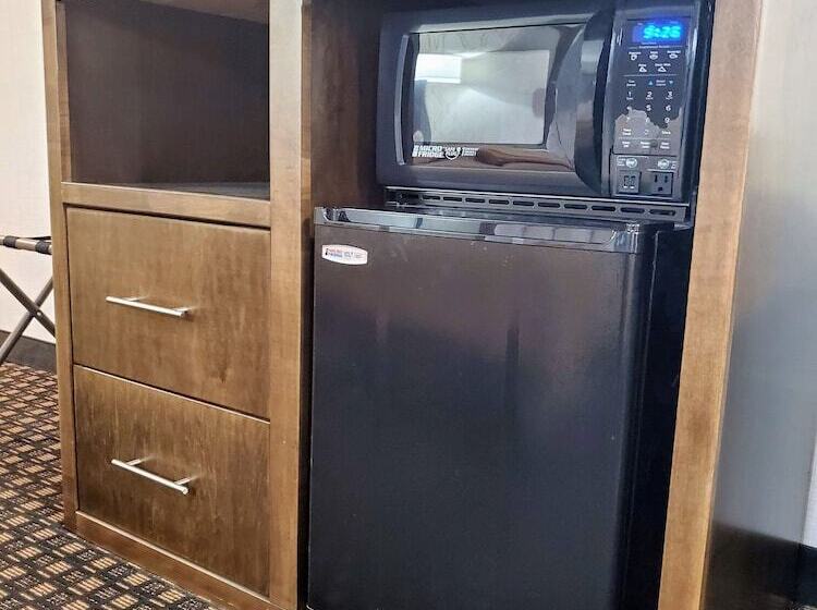 اتاق استاندارد با 2 تخت دوبل, Ramkota Hotel Watertown