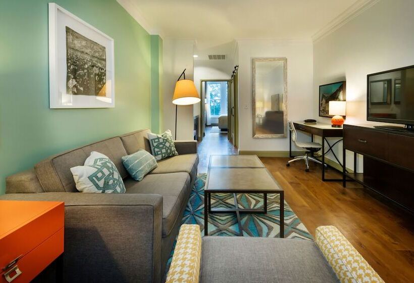סוויטה מותאמת לאדם עם מוגבלויות, Indigo Savannah Historic District, An Ihg