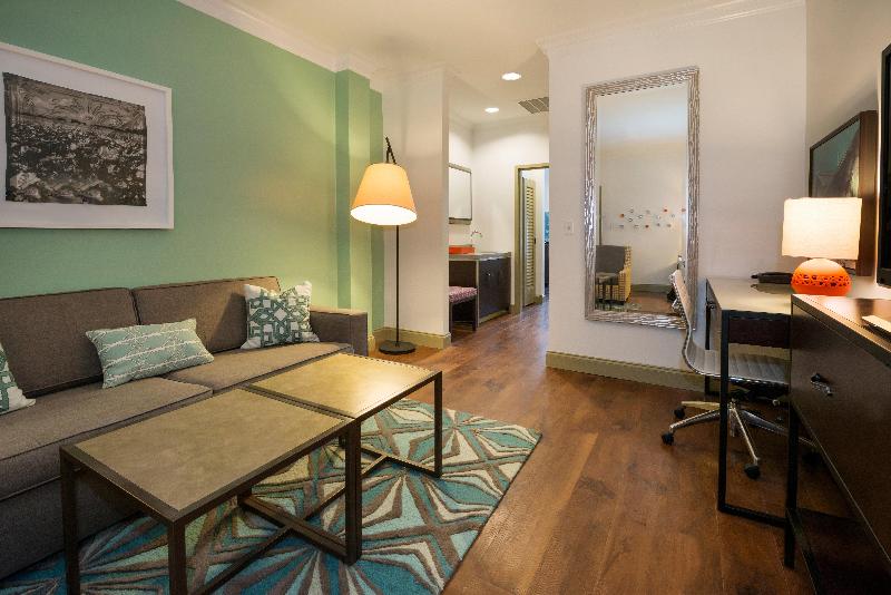 סוויטה מותאמת לאדם עם מוגבלויות, Indigo Savannah Historic District, An Ihg