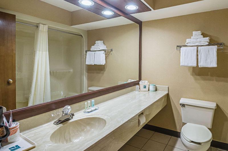 스탠다드 룸, Quality Inn & Suites Frostburgcumberland