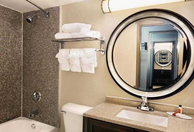 스위트 킹사이즈 침대, Quality Inn