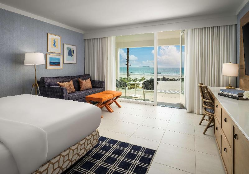 Номер Стандарт Вид на Море, Del Coronado, Curio Collection By Hilton