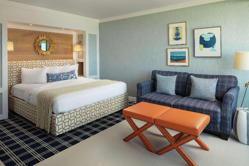 Номер Стандарт Вид на Море, Del Coronado, Curio Collection By Hilton