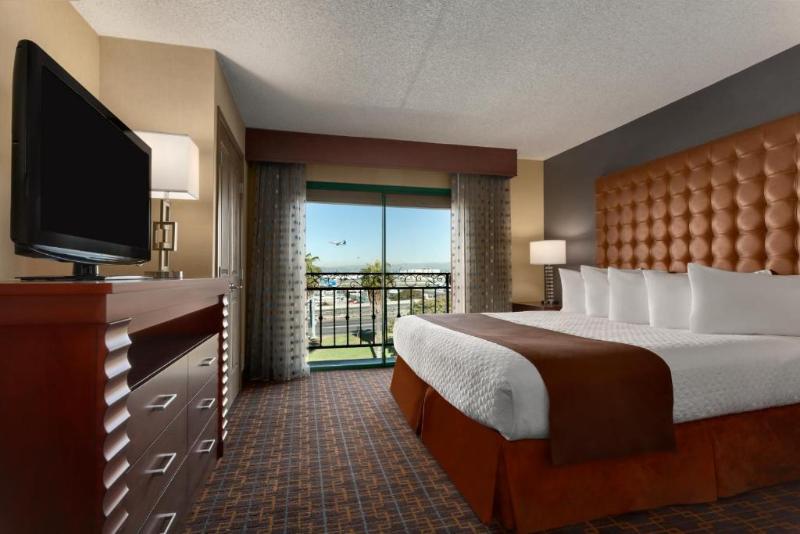 سوئیت با تخت بزرگ, Embassy Suites By Hilton Los Angeles Lax South/el Segundo