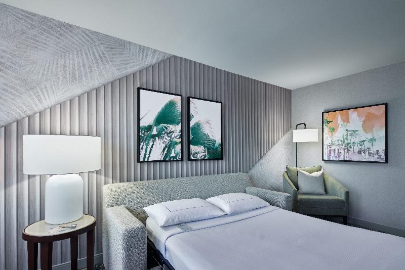 Studio Standard Lit King Size, Fera Anaheim, A Doubletree By Hilton