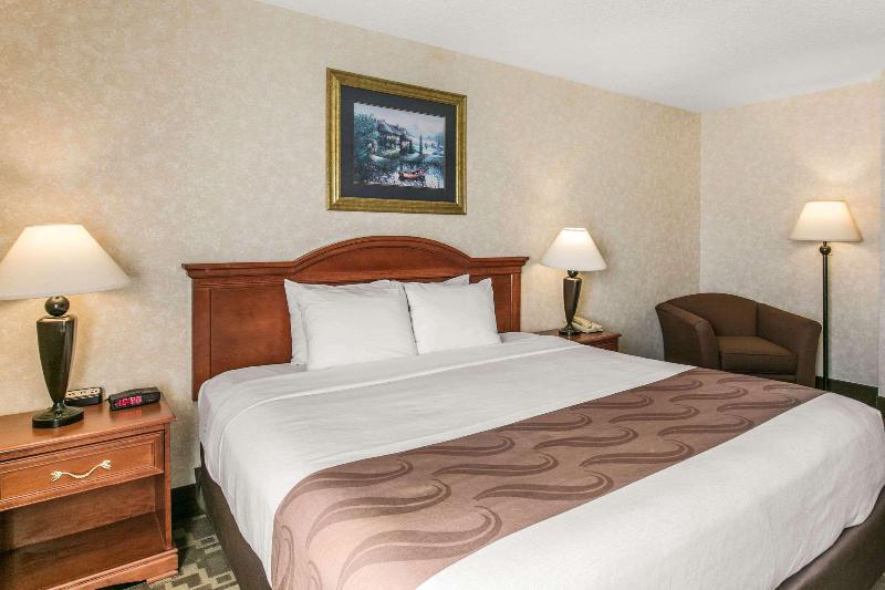 장애인을 위한 킹사이즈 침대 스탠다드 룸, Quality Inn Edisonnew Brunswick