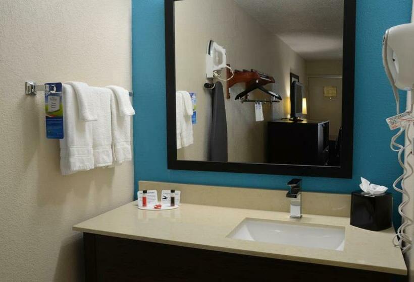 Номер Стандарт 2 Двуспальные Кровати, Baymont By Wyndham Nashville Airport