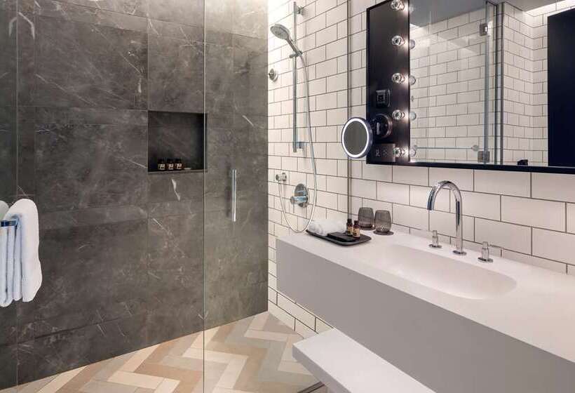 Номер Deluxe Вид на Бассейн, Hilton Santa Fe Historic Plaza