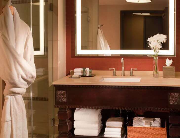 Номер Premium Вид на Бассейн, Hilton Santa Fe Historic Plaza