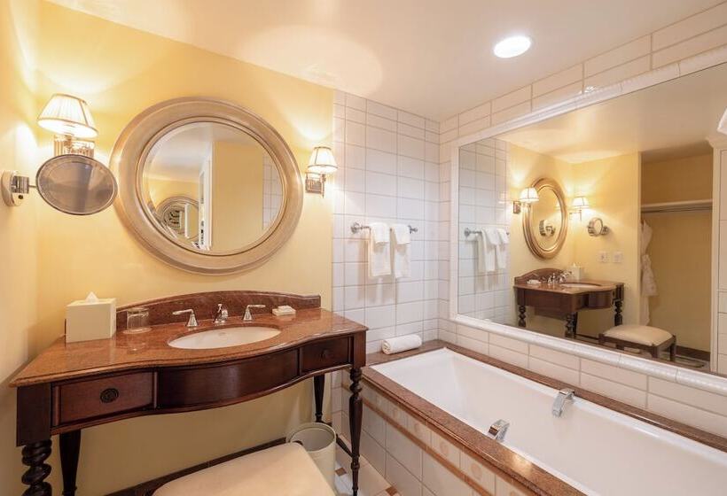 اتاق استاندارد با چشم‌انداز دریا, The Kahala Hotel And Resort