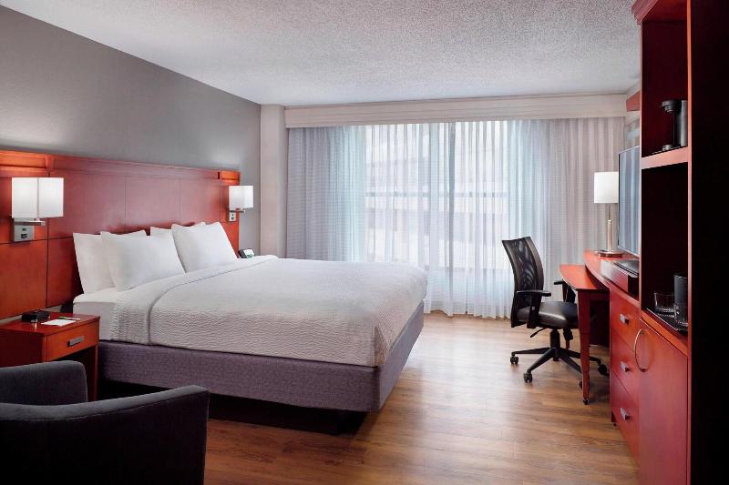 חדר סטנדרט עם מיטת קינג, Courtyard Atlanta Decatur Downtown/emory