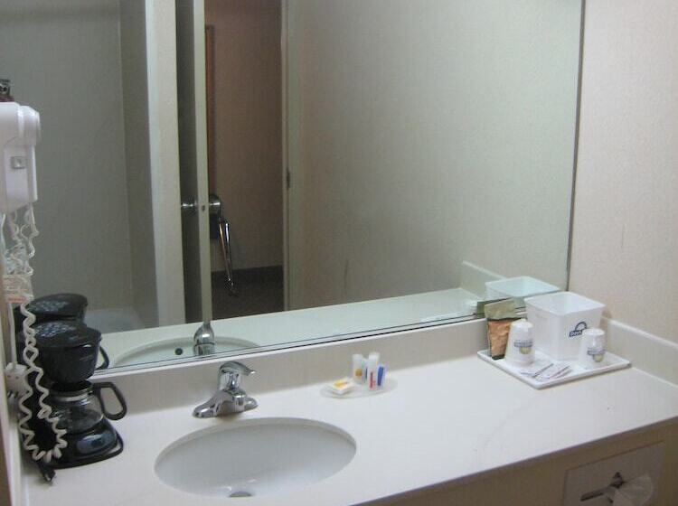 Номер Стандарт 2 Двуспальные Кровати, Days Inn By Wyndham Columbus Airport