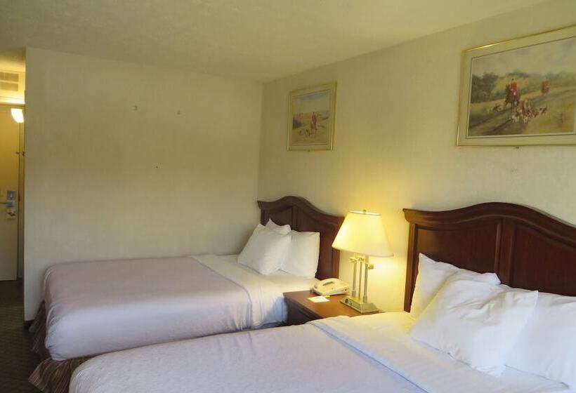 Номер Superior, Days Inn By Wyndham Columbus Airport
