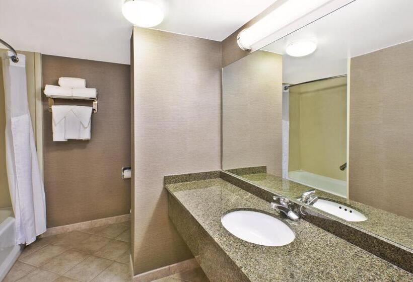 اتاق استاندارد با آشپزخانه, Holiday Inn Gaithersburg, An Ihg