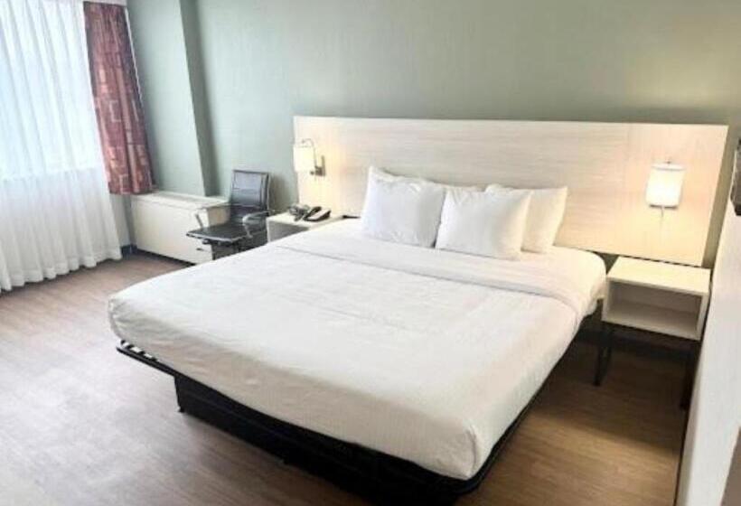 Люкс Кровать Кинг, Quality Inn & Suites East Syracuse  Carrier Circle