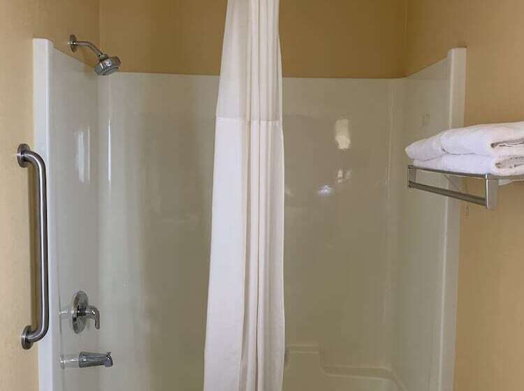 Люкс, Quality Inn Ukiah