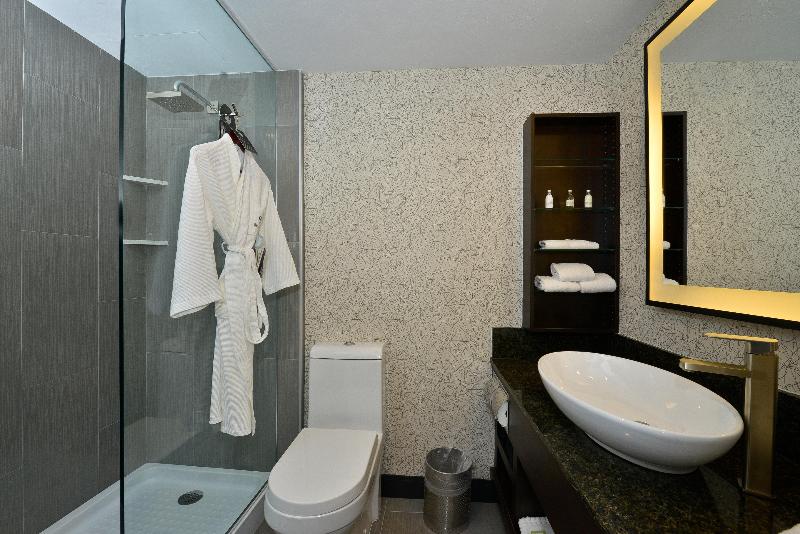 Quarto Estandar Cama King, Voco Laguna Hills