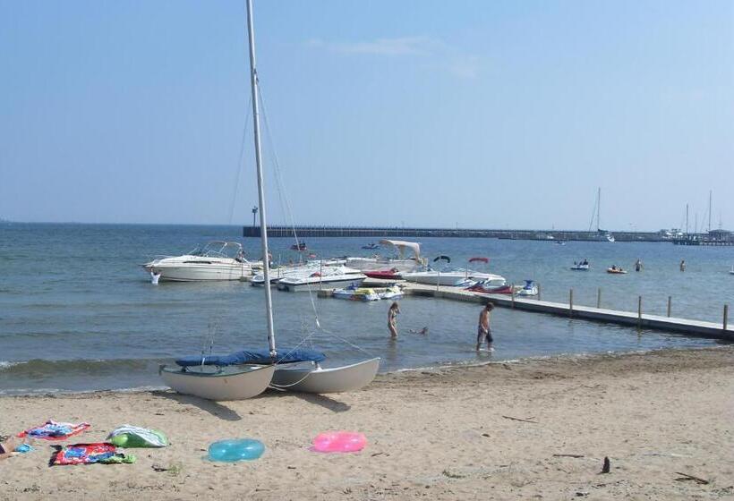 Четырехместный Номер Стандарт, Tawas Bay Beach Resort & Conference Center