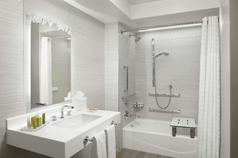 스탠다드 룸 킹사이즈 침대, Hilton Washington Dc National Mall The Wharf