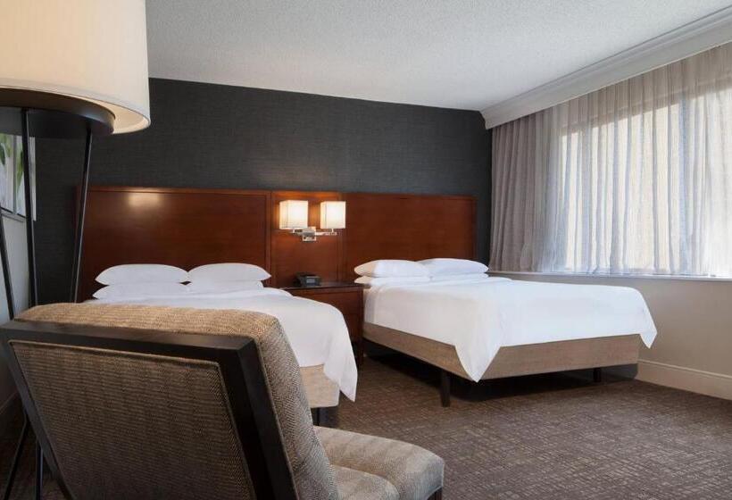 اتاق استاندارد با تخت بزرگ برای معلولان, Marriott Raleigh Durham Research Triangle Park