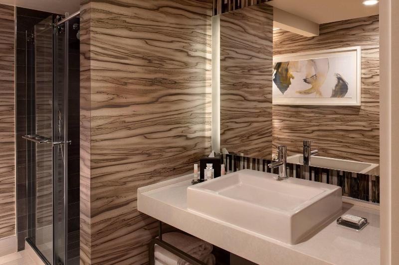 اتاق استاندارد با تخت بزرگ, Marriott Raleigh Durham Research Triangle Park