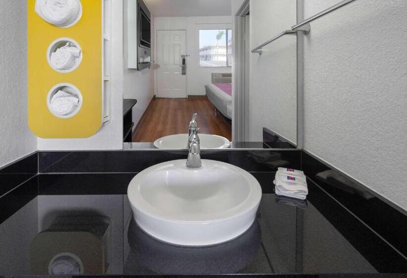 Четырехместный Номер Deluxe, Motel 6 Ventura, Ca   Beach