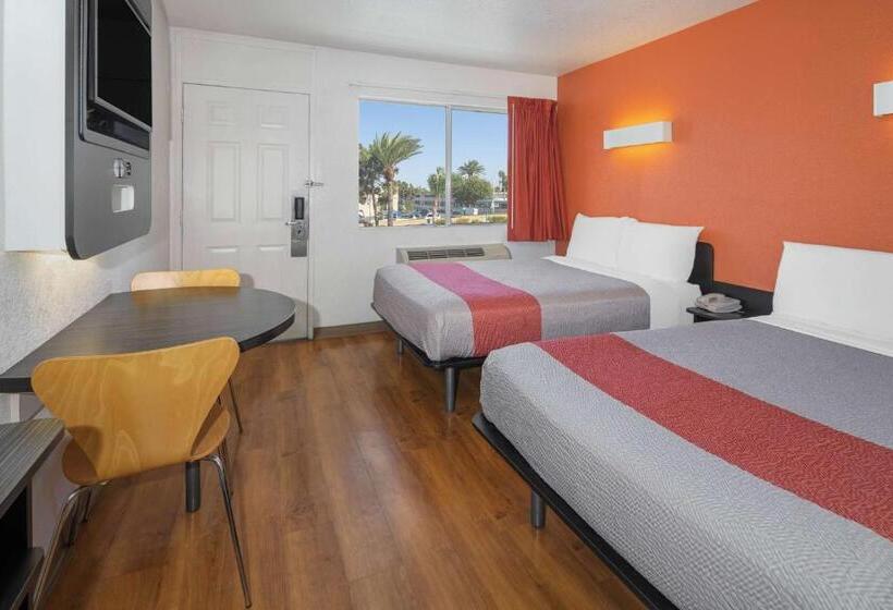Четырехместный Номер Deluxe, Motel 6 Ventura, Ca   Beach