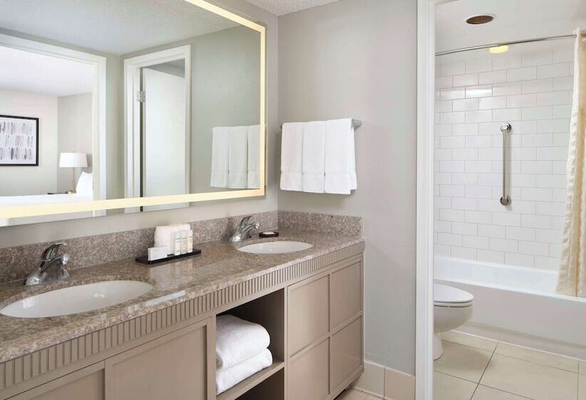 Люкс Премиум, Embassy Suites By Hilton Myrtle Beach Oceanfront Resort