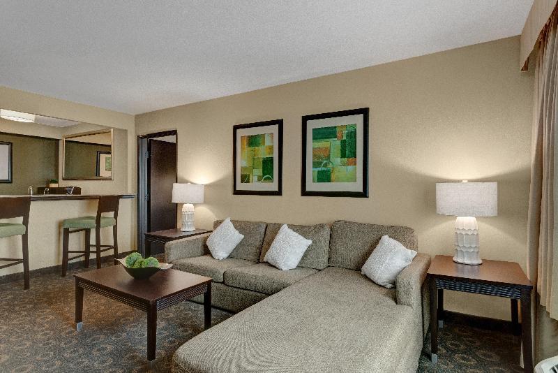 キングサイズベッドのスイートルーム, Crowne Plaza Houston Galleria Area, An Ihg