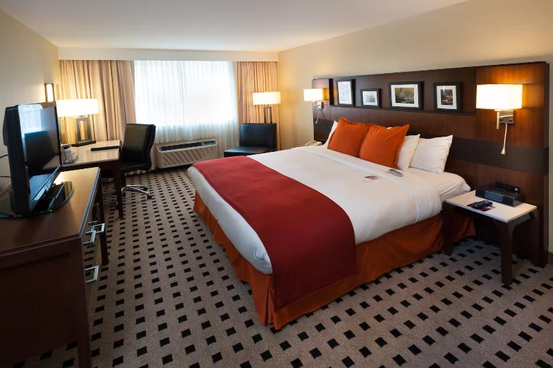 Номер Стандарт Кровать Кинг Адаптированный для Инвалидов, Penn Harris Hotel Harrisburg, Trademark By Wyndham