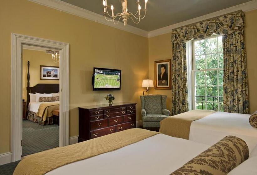 Номер Deluxe, The Otesaga Resort