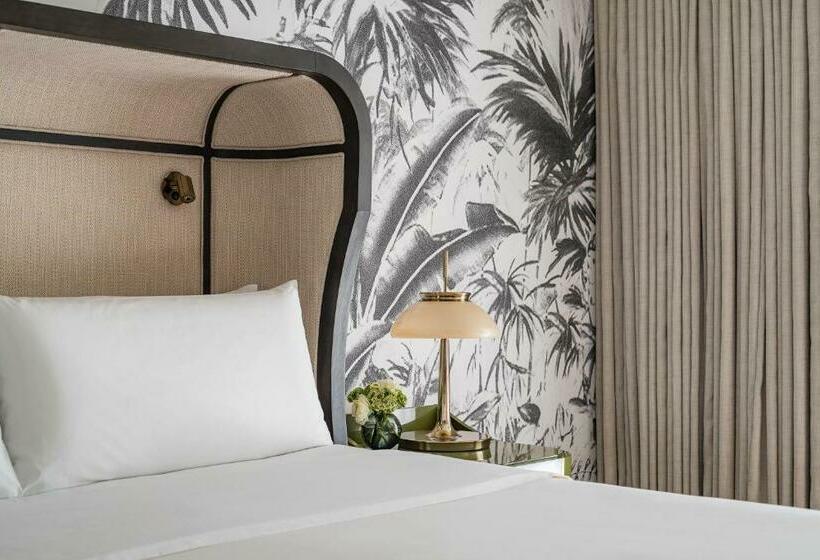 غرفة ديلوكس مطلة على حمام السباحة, Pga National Resort