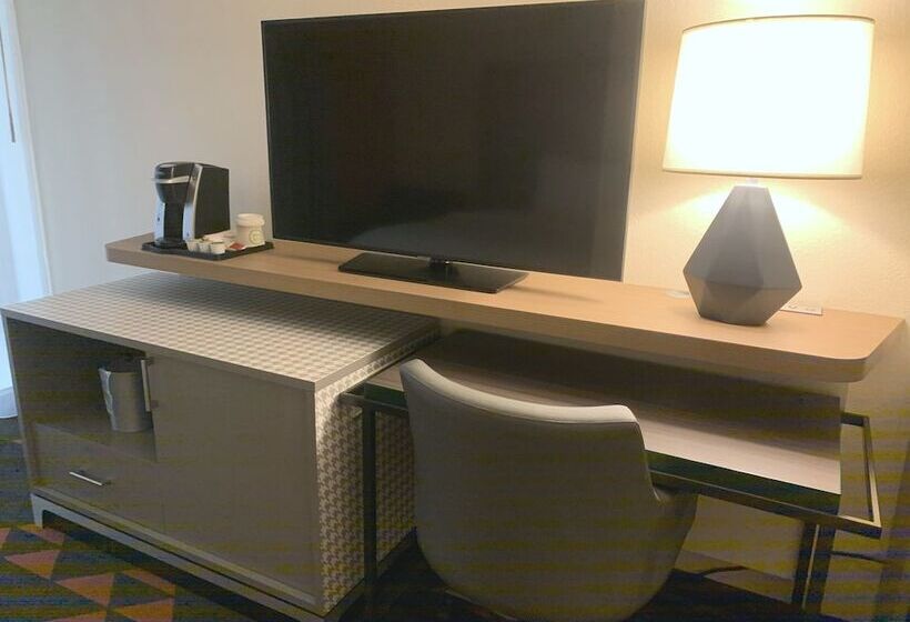 اتاق استاندارد با 2 تخت دوبل, Holiday Inn Asheville   Biltmore West, An Ihg