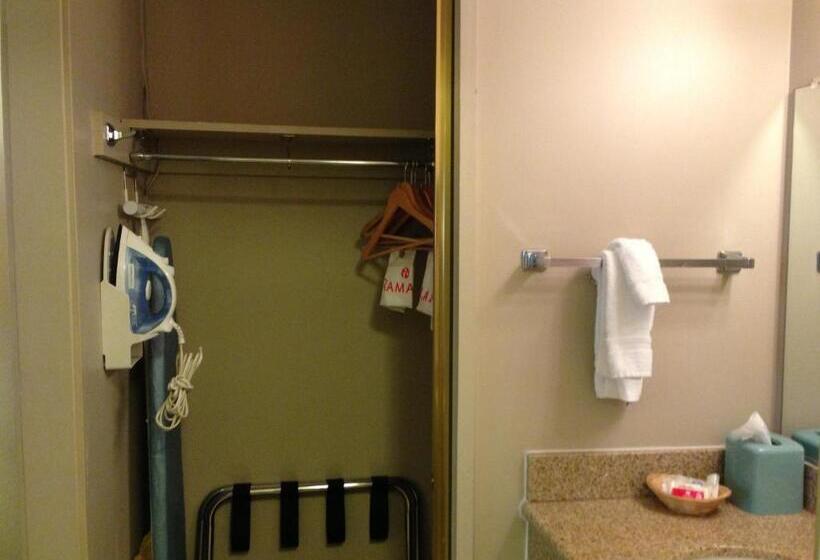 스위트 킹사이즈 침대, Ramada By Wyndham Fresno North