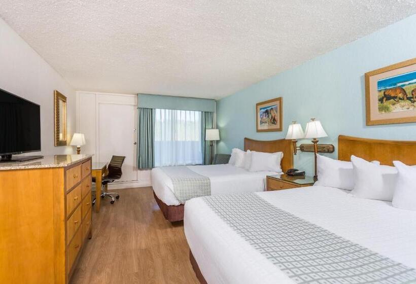 Номер Стандарт Адаптированный для Инвалидов, Ramada Plaza By Wyndham Nags Head Oceanfront