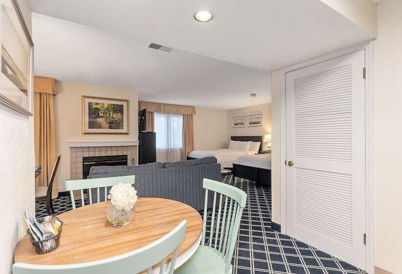 Студия Deluxe, Residences At Daniel Webster