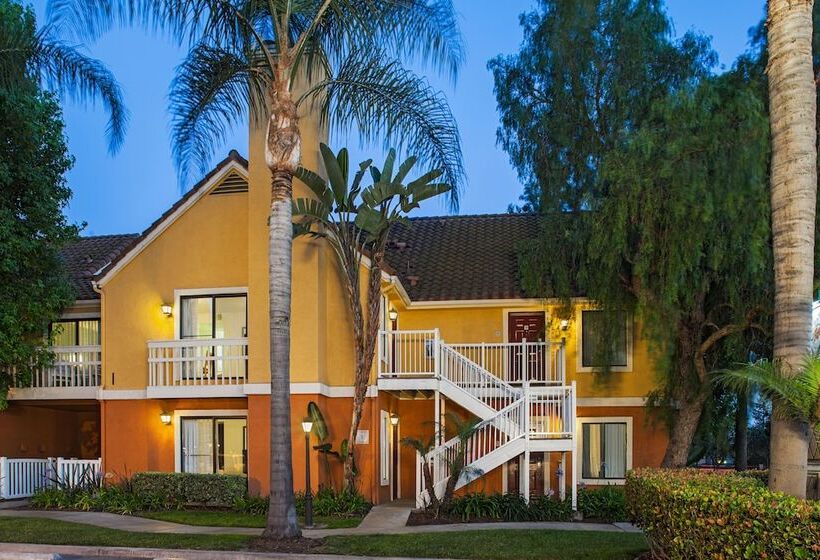 سوییت, Clementine Hotel & Suites Anaheim