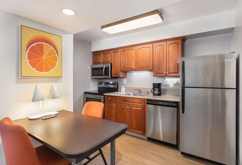 سوییت, Clementine Hotel & Suites Anaheim