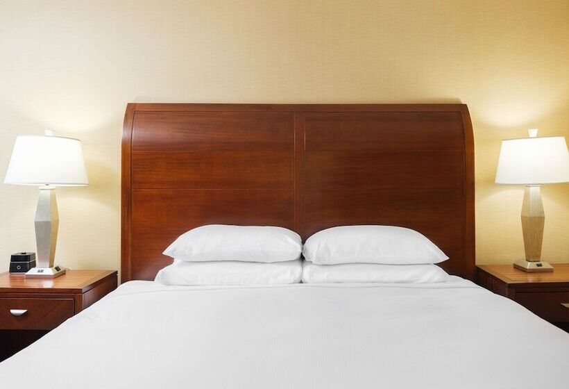 Номер Премиум, Hilton Stamford Hotel & Executive Meeting Center