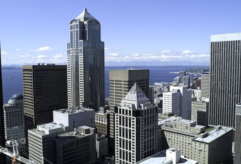 带2个双人床的标准工作室, Renaissance Seattle